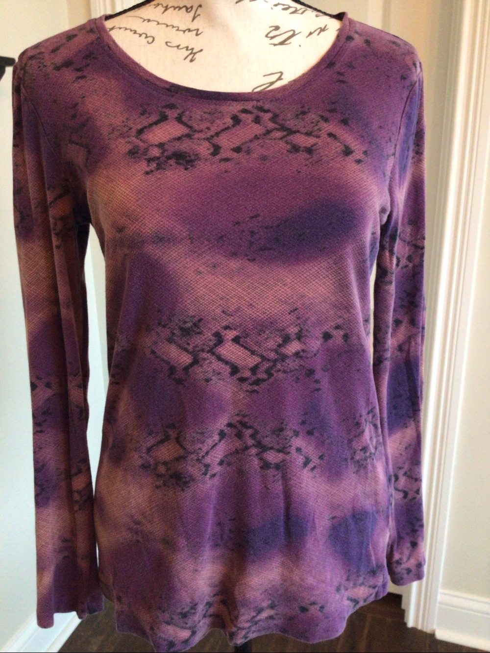 Daisy Fuentes Purple Tie-Dye snake print knit Long Sleeve Top Sz M
